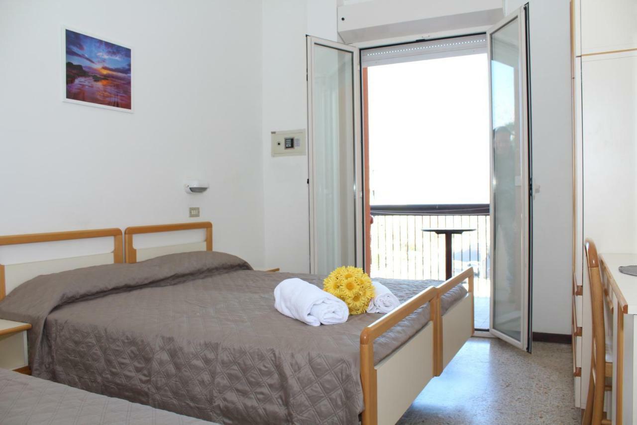 Hotel Caesar Misano Adriatico Extérieur photo
