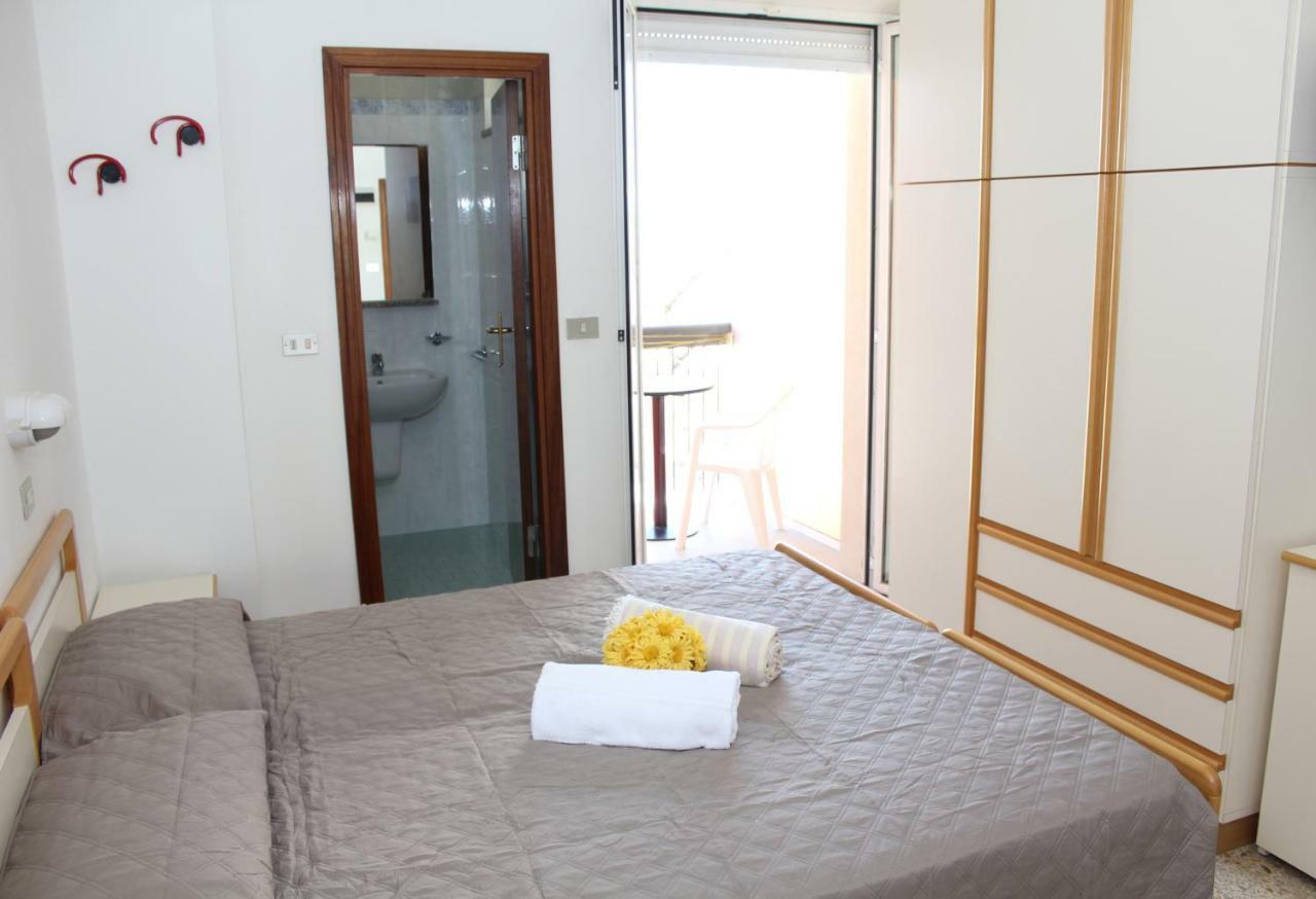 Hotel Caesar Misano Adriatico Extérieur photo