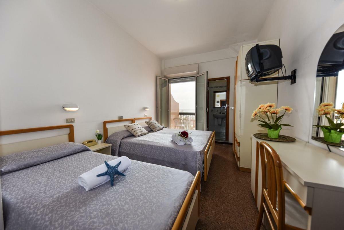 Hotel Caesar Misano Adriatico Extérieur photo