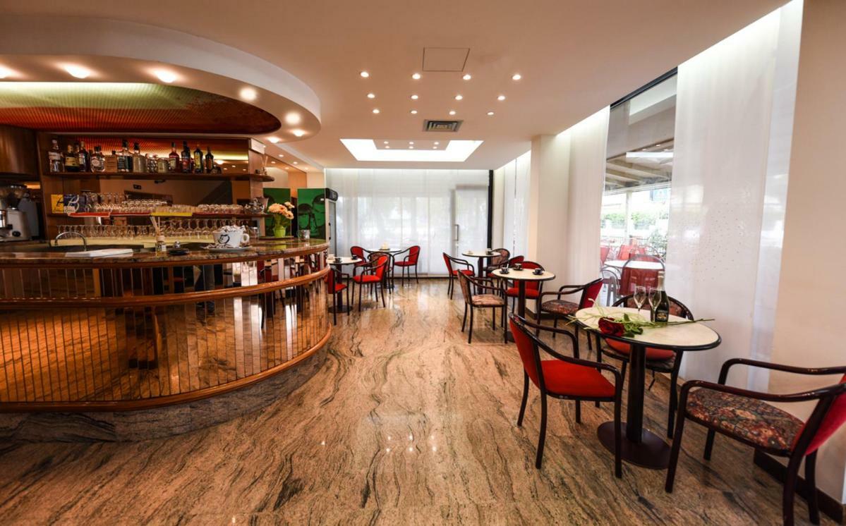 Hotel Caesar Misano Adriatico Extérieur photo