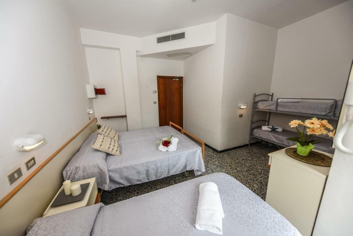 Hotel Caesar Misano Adriatico Extérieur photo