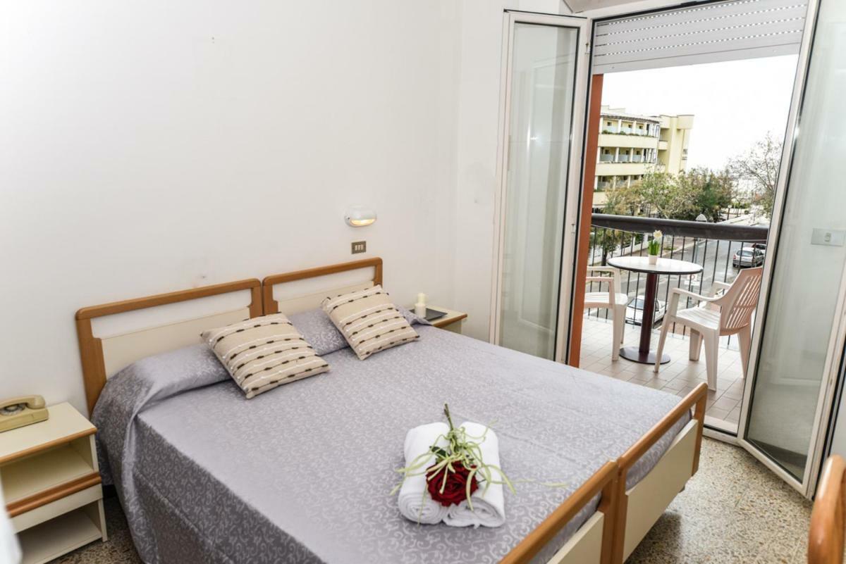 Hotel Caesar Misano Adriatico Extérieur photo